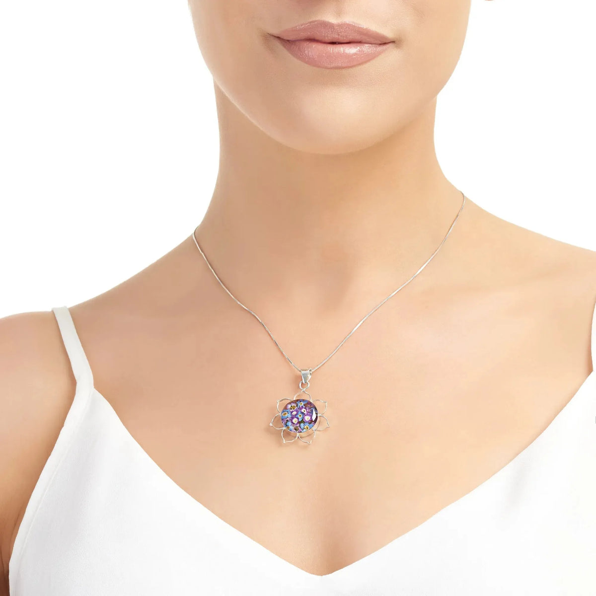 Collar con Colgante de Flor de Loto Haze Púrpura