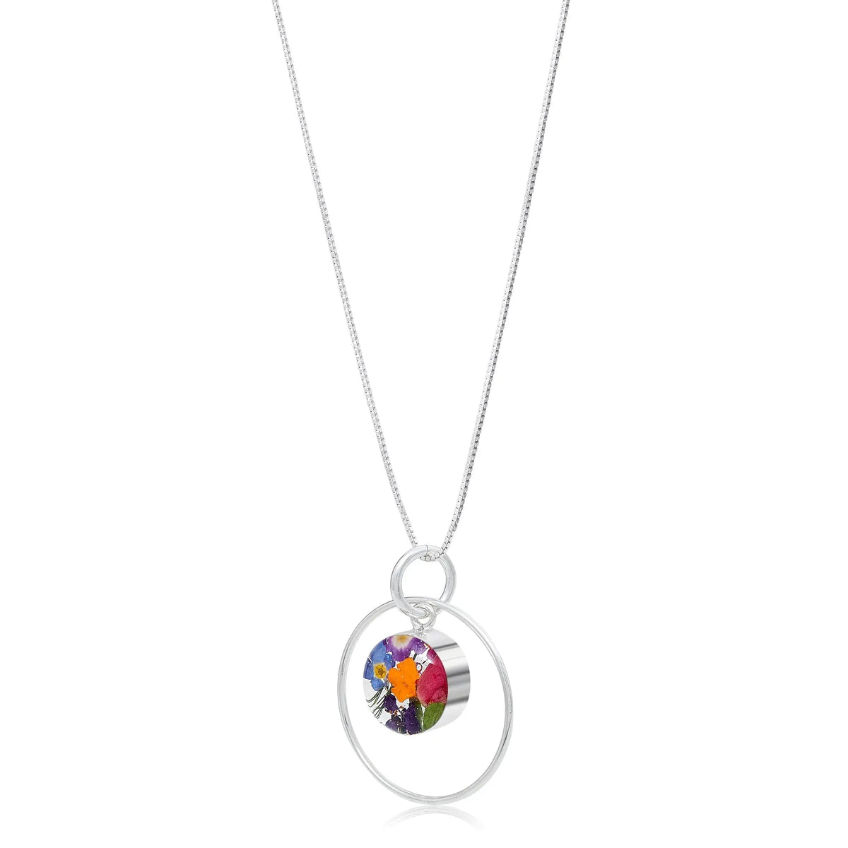Collar con colgante circular plateado con flores variadas