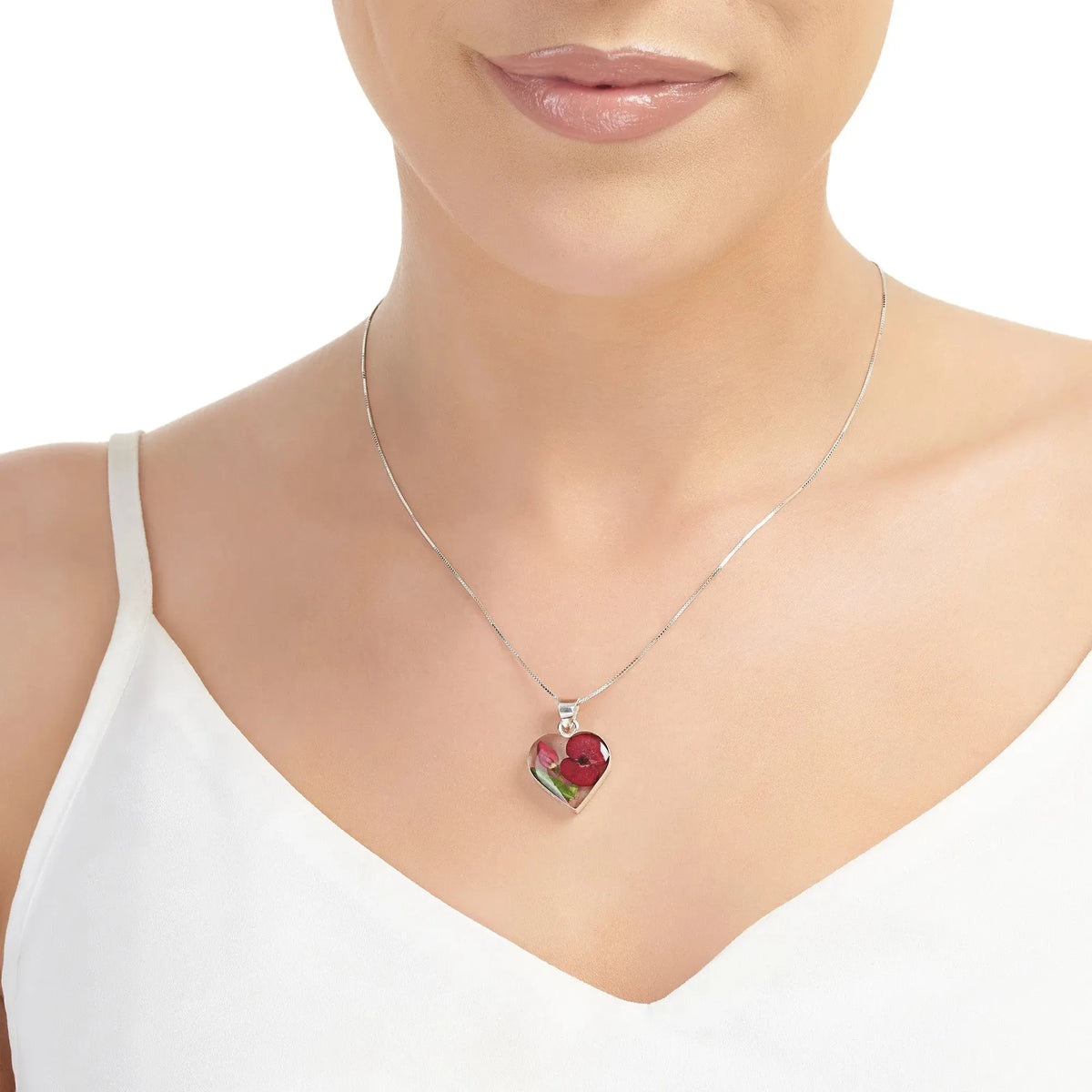 Collar con colgante de corazón de plata Bohemia Poppy Rose